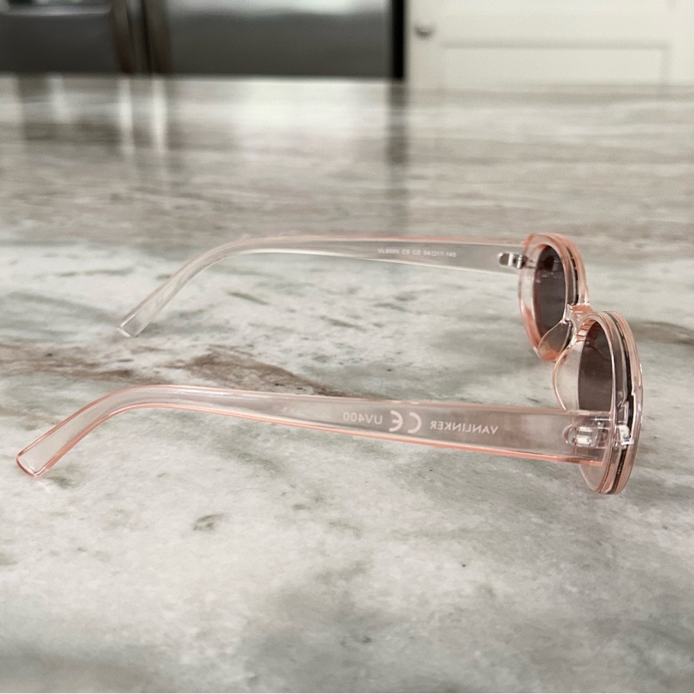 Pink Clear Oval Retro Style Sunglasses- Beach Vacation Vintage Inspired - Picture 9 of 16